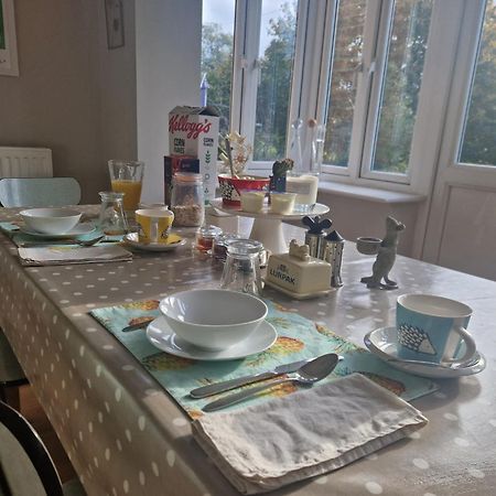 Walton Crescent Bed and Breakfast Winford Εξωτερικό φωτογραφία